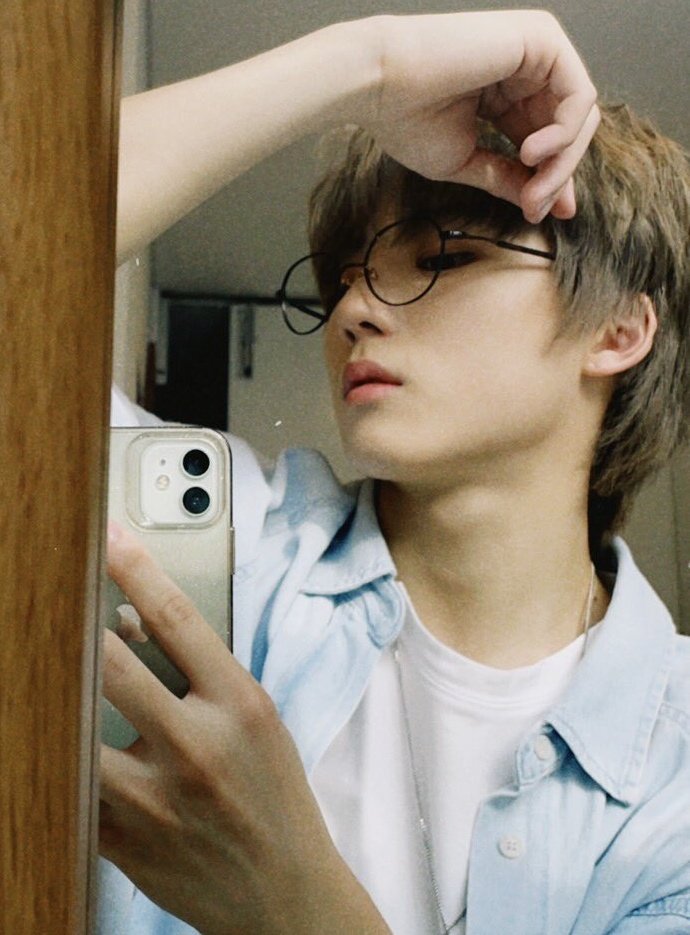 geonuartic's tweet image. ele é o garoto mais perfeito do mundo. :(