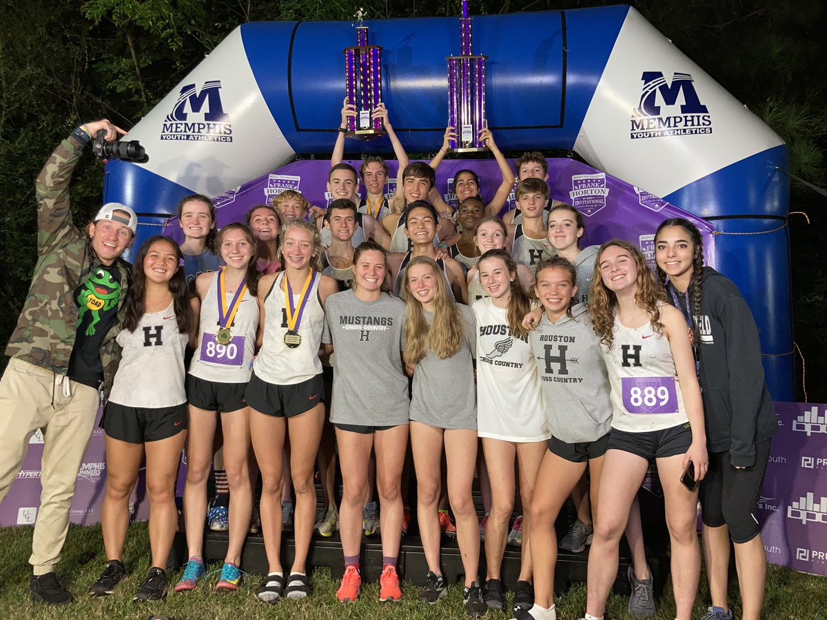 Congratulations to both teams last night at the Frank Horton Invitational! The Girls XC Team placed 1st, and the boys placed 2nd in very closely contested races!
