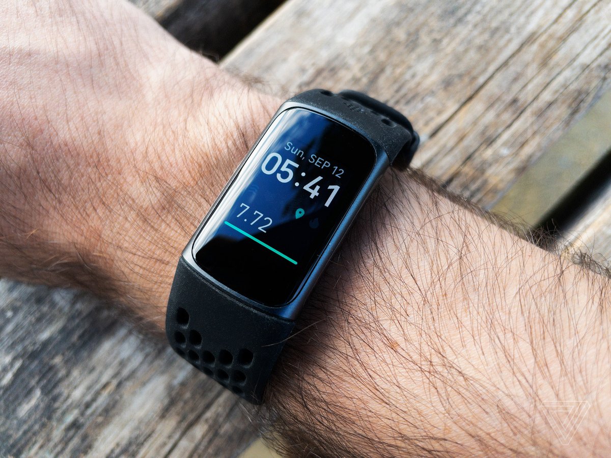 Fitbit Charge 5 review: touchscreen