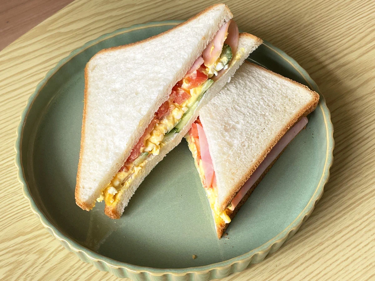 これは天才！サンドイッチ作るときにハムで具を包めばこぼれないを試してみた。