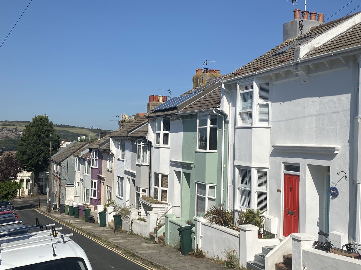 🏡Eco Open Houses Online🏡  
by <a href="/EcoOpenHouses/">Eco Open Houses</a> @HanoverAction @BPTpermaculture  
More to come this week! 
2 Webinars 
✅#HeatPumps Mon 5pm
✅#AirTightness in #Retrofit Weds 5pm
✅A free #Rertofit course 
✅8 #EcoHomes 
Available online for the next week! bit.ly/EOH21ol