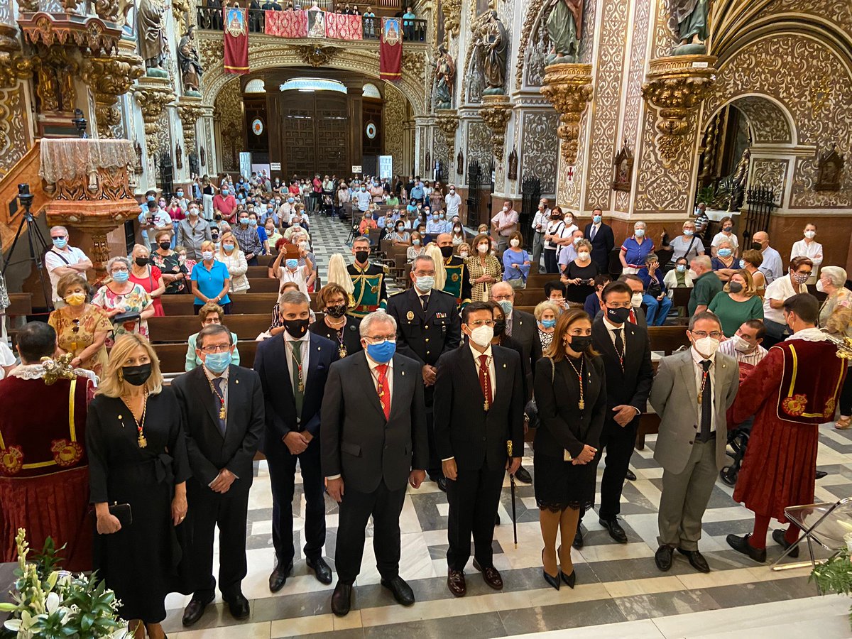 LuisGonzaGr's tweet photo. Un año más, los miembros de la Corporación Municipal del Ayuntamiento de Granada asistimos a los cultos en honor de la Patrona de Granada, la Virgen de las Angustias, cumpliendo así con la tradición, con toda la solemnidad y el respeto, pero también con humildad y devoción. https://t.co/3Yx2N582eh