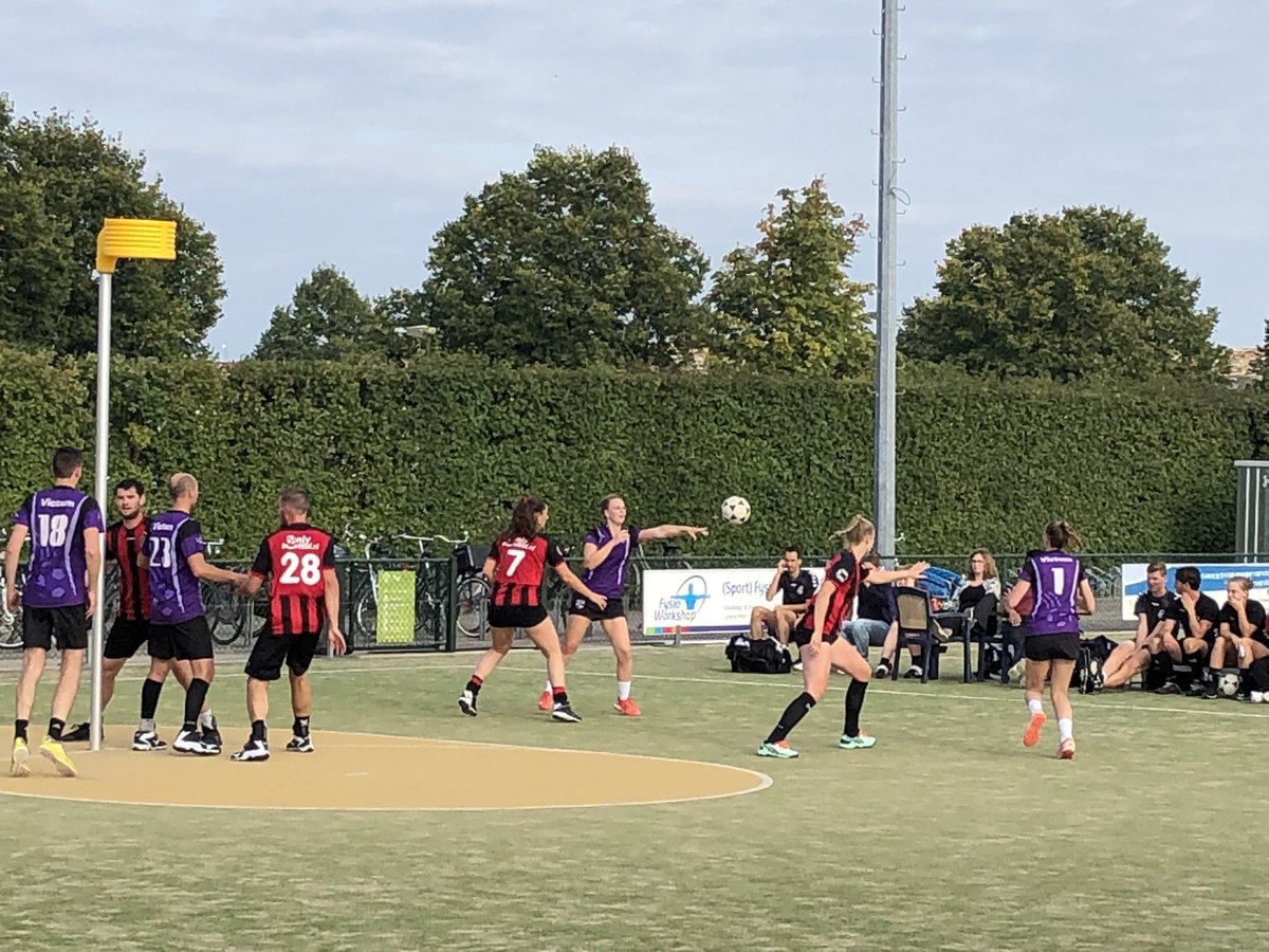 Geertbos1's tweet photo. Na een 9-13 ruststand wint @Noviomagum_KV ook haar derde wedstrijd overtuigend met 17-24 tegen mede koploper Victum uit Houten. https://t.co/k9tVZkvU9f