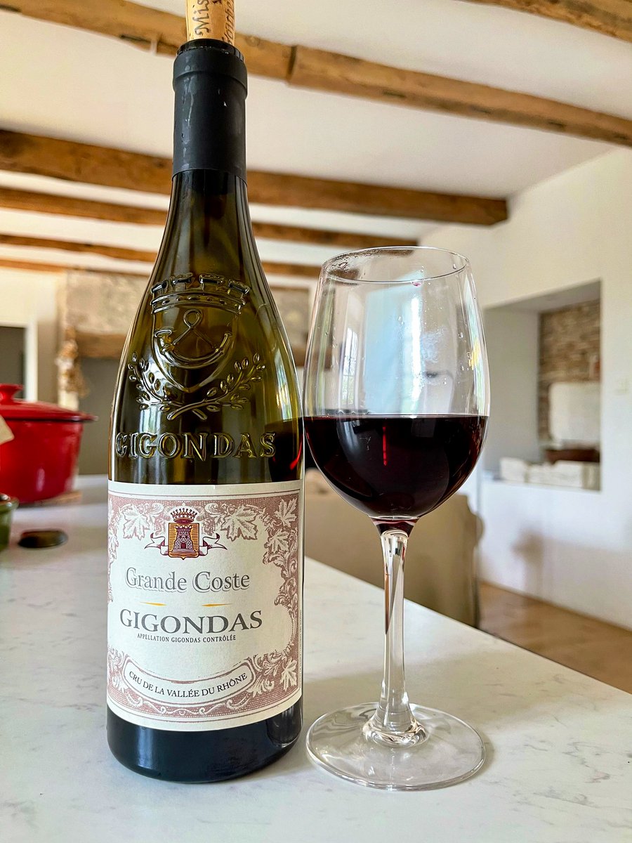 joukesp's tweet photo. #LendouEnQuercy #SaturdayLunch #LambCut #Ratatouille #Gigondas
Quite delicious lamb cut with 2nd serving of homemade ratatouille, grenaille potatoes & decent Gigondas from @intermarche 10,99€. Perfect pairing. Plums & blackberries, lavender, garrigue, salinity & powerful.
87-89 https://t.co/oexNDwuzTr