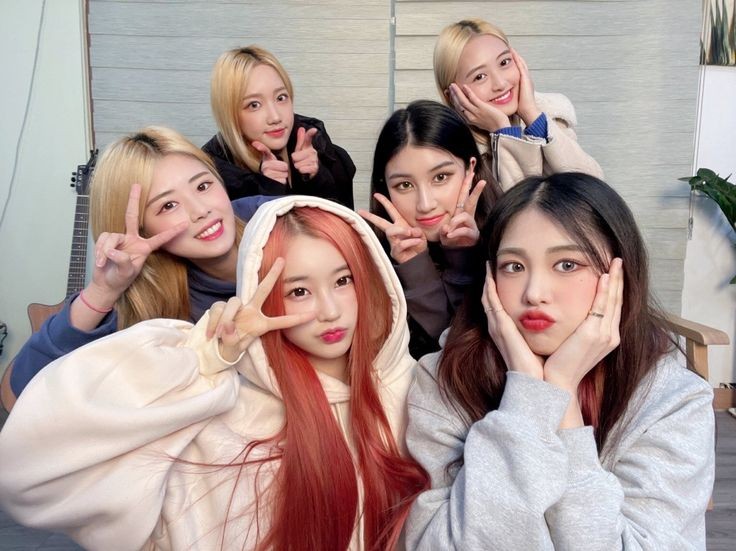 Как называют девушек в корее. Как называют девушек в корее. Корейская группа блэк пи. Систар группа корея. A pink корейская группа.