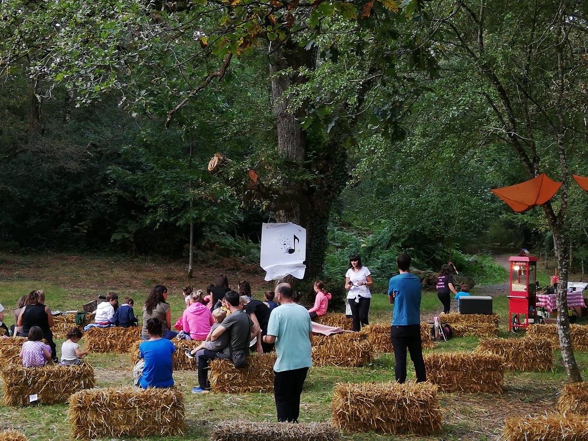 Último cuentacuentos del Festival esta mañana en Orgi.
Gracias, eskerrik asko, merçi, thanks. Ya falta menos para el Festival del año que viene!
Todavía quedan dos citas musicales: esta tarde, Gregario de Luxe y el viernes, 1, Idoia Asurmendi.
#Cultura #navarra