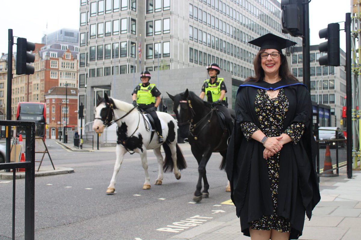 KWorrallLegal's tweet photo. @cim_marketing Thank you, it's really nice to be here and to have avoided being arrested #cimgraduation https://t.co/R8lPKybRvi