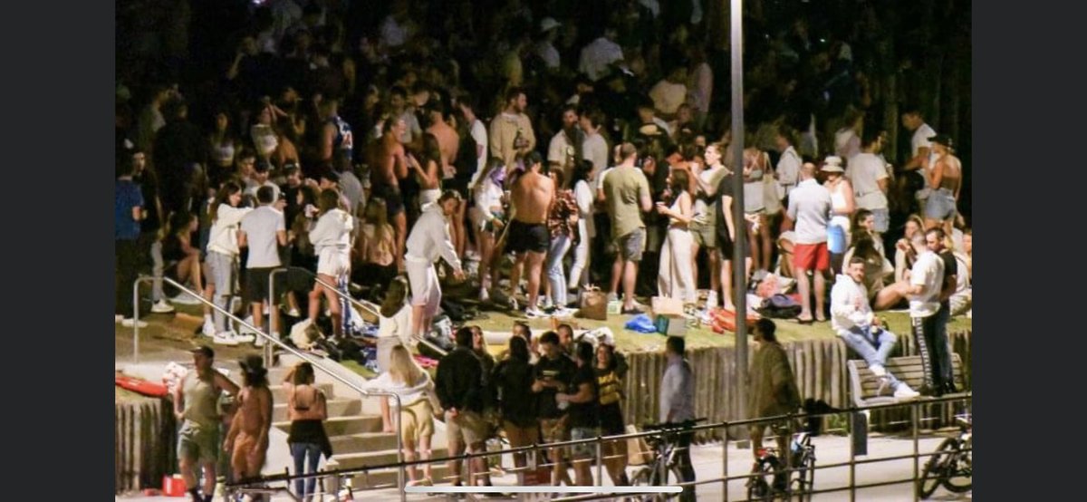 GeorgeBakhos1's tweet photo. Anyone that tells you that eastern and western Sydney are being treated the same by the police has rocks in the head 
This is Bondi beach party last night 
I never believed in postcode discrimination. But I believe in it 100 % now 
It’s like 2 different cites with different rules https://t.co/aNtBY5U8Dg