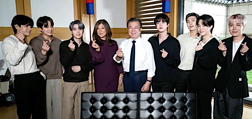 USBTSARMY's tweet photo. [ICYMI] The full program with BTS and President Moon on ABC's Nightline is available now!🎙️

Check out our website for all the day's info⬇️
🔗https://t.co/BQknjMX1wu

#BTSonGMA #BTSonNightline
#BTS #방탄소년단 @BTS_twt https://t.co/sqJVEmsdOA