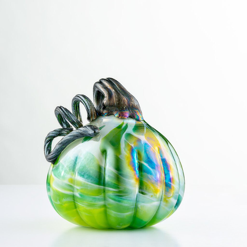 These gorgeous pumpkins have now been listed on the website 

stateofdistress.co.uk/?s=Pumpkin&pos… or search ‘pumpkin’ to find them

#pumpkin #halloween #halloweendecor #autumnal #pumpkindecor #glasspumpkin #handmade #pumpkinseason #pumpkinart #halloweeneveryday #halloweendecorations