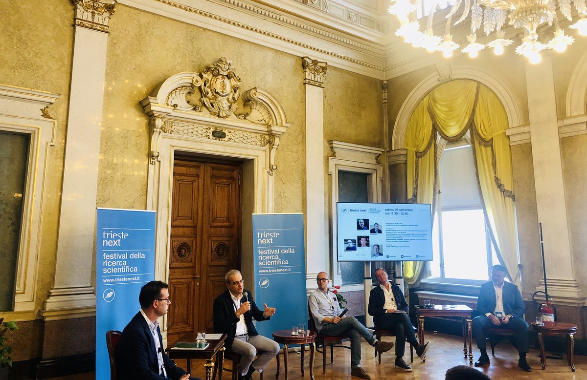 PortodiTrieste's tweet photo. Come l’elettrico e la transizione energetica cambieranno le nostre vite, le nostre città, 🌆 i nostri porti ⚓️🚢? Ora a  @TriesteNext un dibattito moderato da @_damelio_ a cui partecipa anche il nostro segretario generale Vittorio Torbianelli. Platea ? Tutta giovane 🙂 https://t.co/FT5BQlBtDt