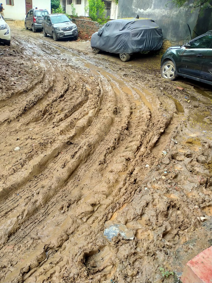GopalKrishnamu2's tweet photo. @AamAadmiParty Aya Nagar, phase-2,
Kai bar vidhyak ji se milne or kai aswashan ke babjud kam nahi hua ... https://t.co/IWsOSQDBl6