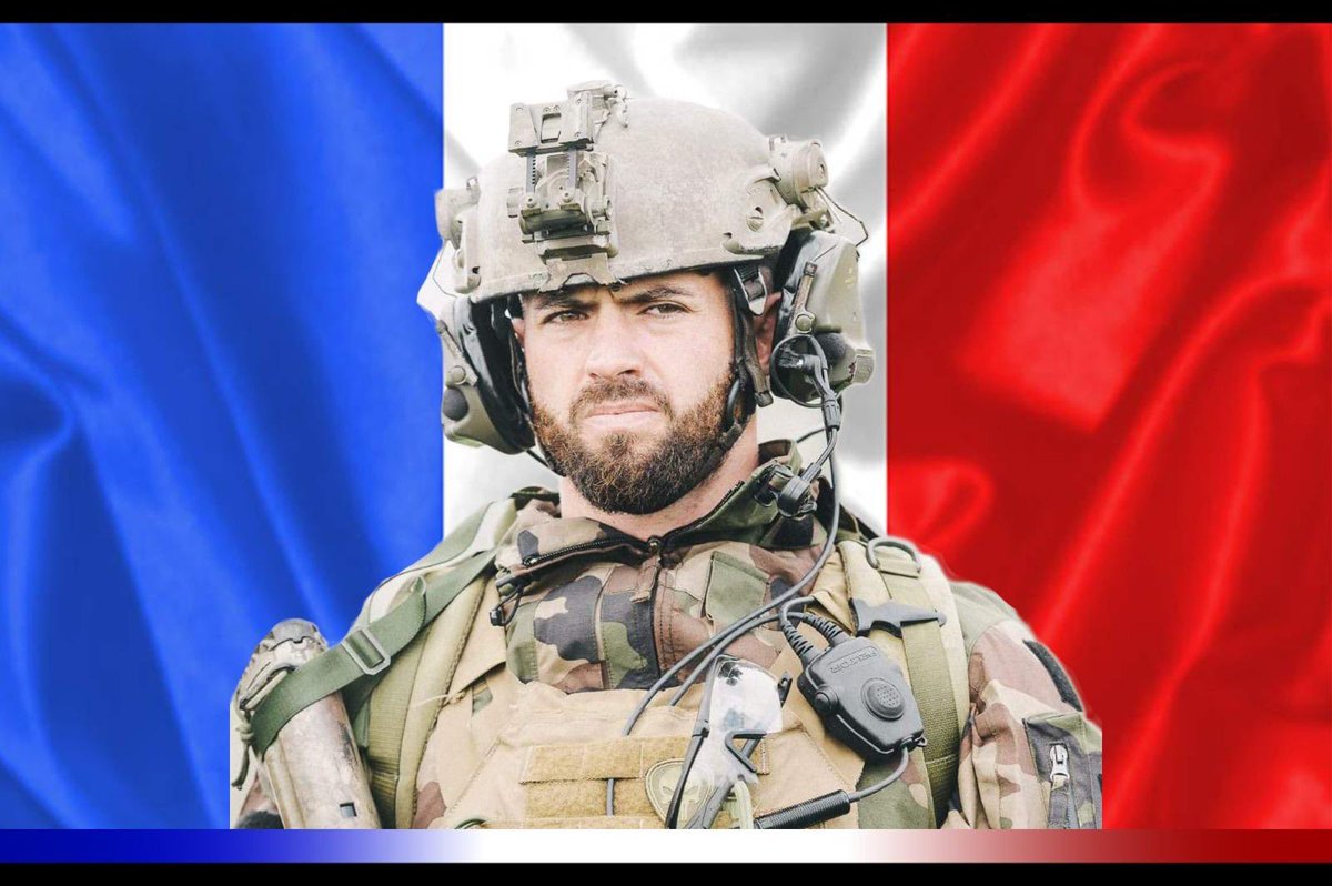Inspekteur_Heer's tweet photo. @Deutsches_Heer trauert mit unseren 🇫🇷-Waffenbrüdern um Caporal-chef Maxime BLASCO. Er fiel am 24.9.21 bei einer Aufklärungsmission in 🇲🇱. Unsere Gedanken sind bei seinen Angehörigen und Kameraden. @CEMAT_FR @armeedeterre @BARKHANE_OP #7BCA #CoupleFrancoAllemand @AllemagneDiplo https://t.co/WOBPVenRtM