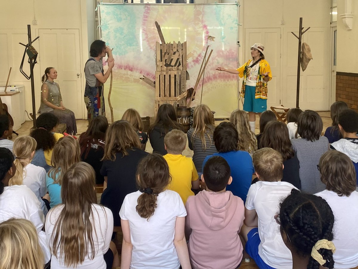 Key Stage 2 were treated to a fantastic performance of ‘This Island’s Mine’ this week from the brilliant Roustabout Theatre! The children and staff absolutely loved the performance and workshop! Thank you @WeAreRoustabout!

#WeAreCreative #WeAreLocalCitizens #WeAreGlobalCitizens