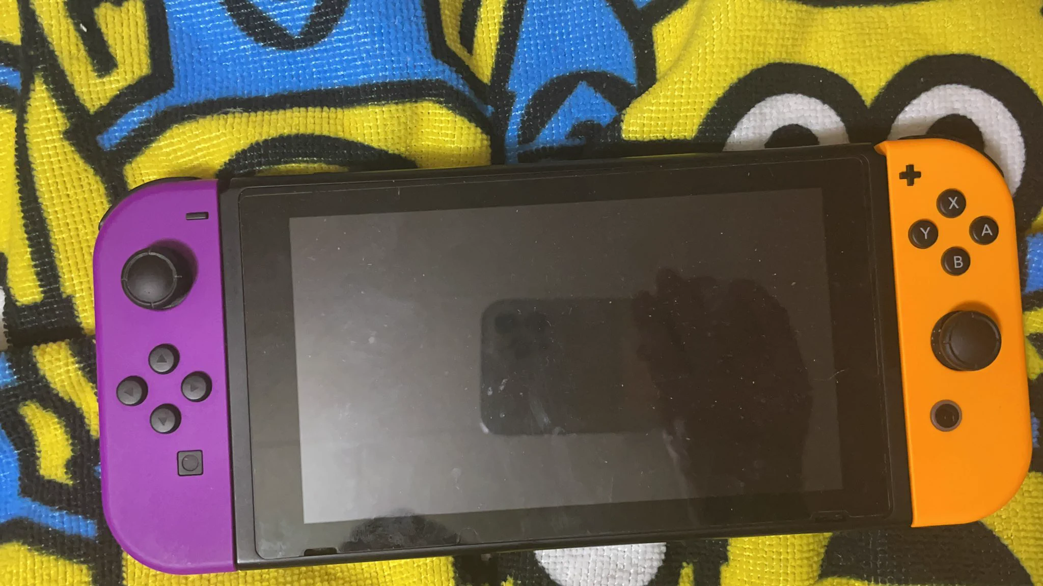 私のスイッチは左紫、右が黄色の色だよ！  