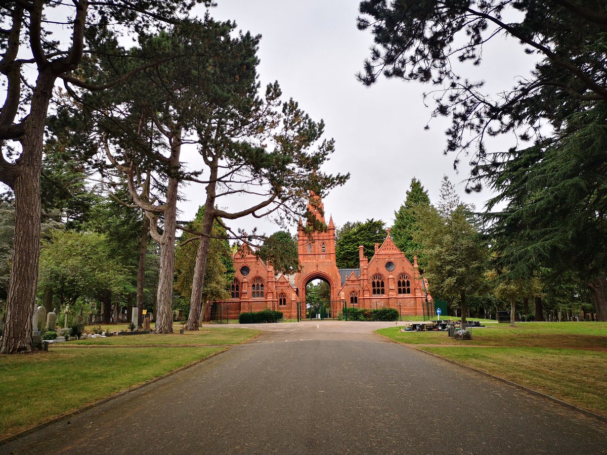 We are at Branwood End Cemetery - all 3 od us! Video to come! @LittleDeak <a href="/RachelWhoah/">Rachel West</a>