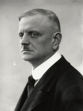 RT @today_classical: #Today in 1907 FP of Jean #Sibelius' Third Symphony, in Helsinki. #MusicHistory #classicalmusic https://t.co/WRKKE5ZwBl