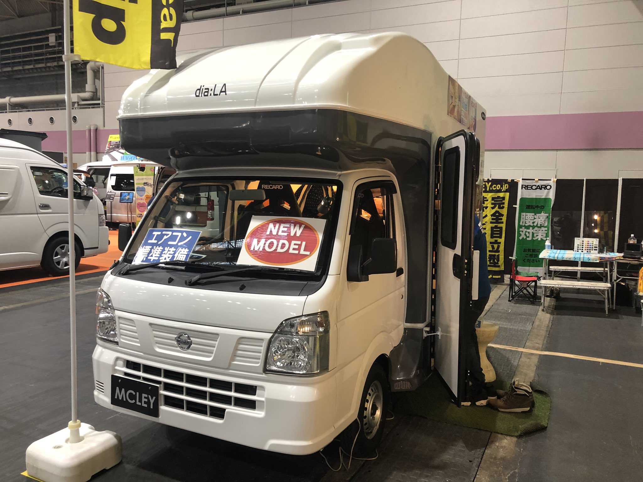 Mas Yama 大阪キャンピングカーフェアで見た マックレー ディアラジュニア なんとレカロ2脚とエアコン標準装備 内装に間接照明を取り入れ 雰囲気良好 スズキのベース車の一部で4atが選べる 納期は今のところ1年弱 良いクルマでした T Mas Yama 大阪キャンピングカーフェアで見た マックレー ディアラジュニア なんとレカロ2脚とエアコン標準装備 内装に間接照明を取り入れ 雰囲気良好 スズキのベース車の一部で4atが選べる 納期は今のところ1年弱 良いクルマでした T