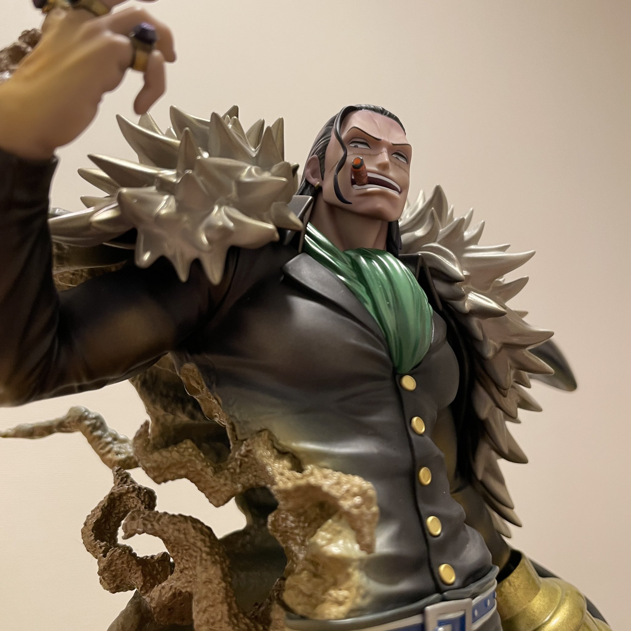 ロキ 週末フィギュアレビュー Portrait Of Pirates ワンピース Mas Maximum サー クロコダイル 麦ストにて定価で買えた人生初のpop そしてフィギュア収集の考え方を変えてくれた作品 顔 手 服 砂 全てが最高 宝物 ワンピースフィギュアを投稿