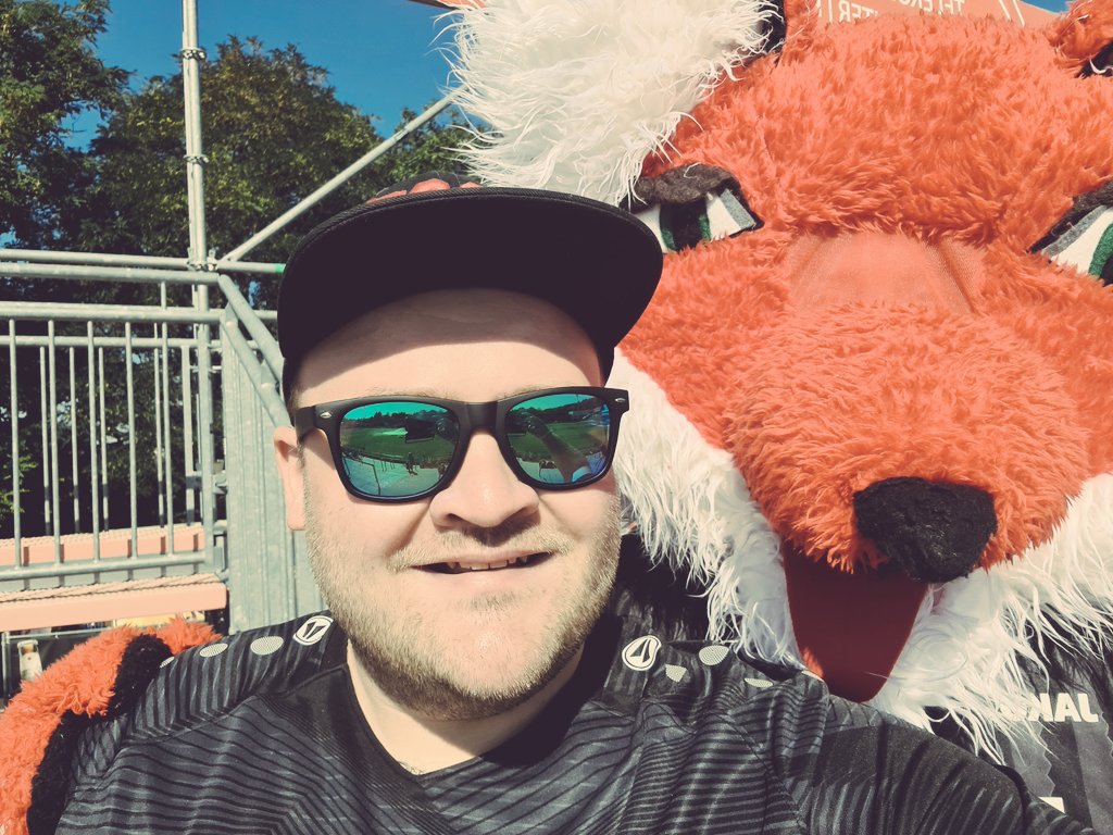 FernfunkerDE's tweet photo. 🇮🇹 ➡️ 🇩🇪 

Ich hab's geschafft 💪🏼

Kalle vom Dalle und ich warten auf euch ⚽ 🔥

#fwk #Würzburg #Dallenberg
@fwk_1907 https://t.co/YUWNLj51j9