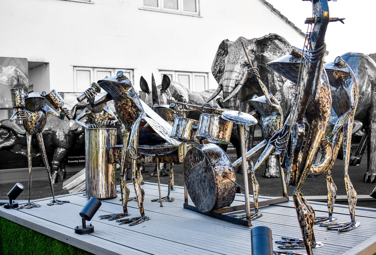 FANTASTIC new stock-lines are now available from our beautiful range of flower sculptures to new musicians in our frog band. With 70 new lines to choose from, there really is something for everyone that will suit all budgets! 😍 👉 pangeasculptures.com/product-catego…
#Pangea #Sculptures