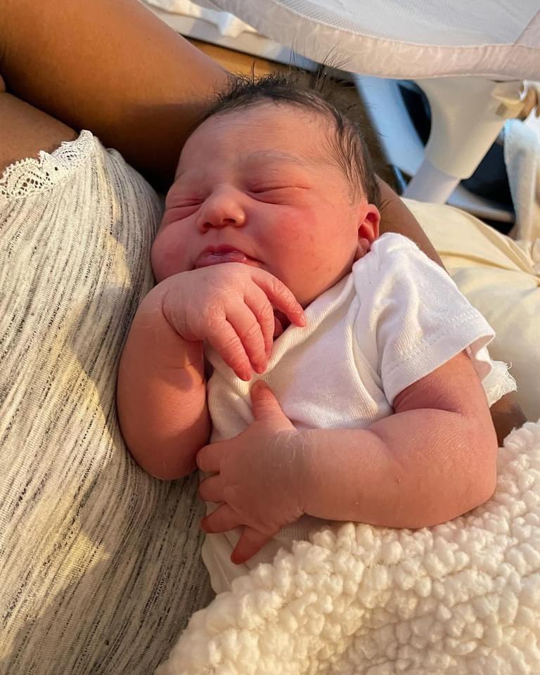 _SamanthaRose_'s tweet photo. My beautiful niece #SerenaMarie was born yesterday at 10:50am
7lbs 1oz, 19 inches of pure love!! I cannot wait to meet this little girl! My heart is so full! #ThoseCheeks 😍😍#MyFamilyMakeCuteBabies https://t.co/1fZFwQWYSo