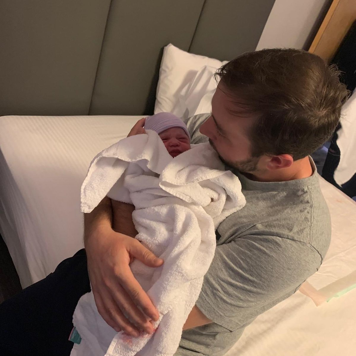 _SamanthaRose_'s tweet photo. My beautiful niece #SerenaMarie was born yesterday at 10:50am
7lbs 1oz, 19 inches of pure love!! I cannot wait to meet this little girl! My heart is so full! #ThoseCheeks 😍😍#MyFamilyMakeCuteBabies https://t.co/1fZFwQWYSo