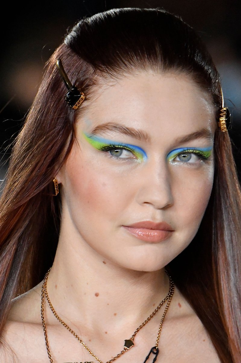 GHDMEDIA's tweet photo. September 24: Gigi Hadid walking for Versace Summer/Spring 2022 in Milan. #MFW
©️VIRGILE/Gamma-Rapho/Getty Images https://t.co/03aSvTUQN3