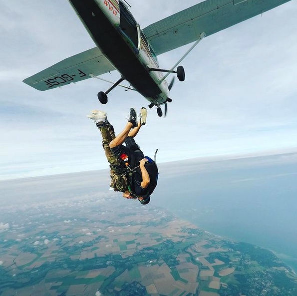 Dieppe_souvenir's tweet photo. Photo de profil de angledechute
angledechute
Grand plongeon ! 🪂🪂🪂
🪂🪂@skydive_dieppe 🪂🪂
#sautenparachute #freefly #freeflyers #skydive #skydiver #parachutisme #parachutiste #chutelibre #parachute #parachutejump #gopro https://t.co/ogBZLyURbZ