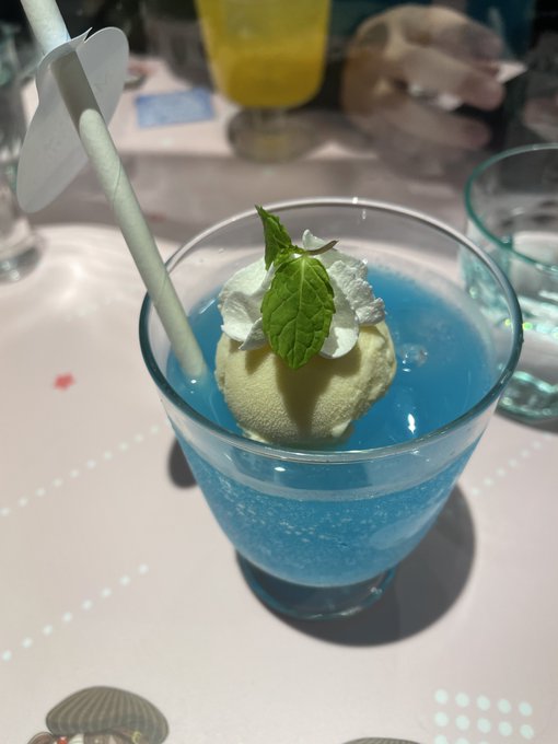 今日食べた倉田汁、倉田タワー、バンドリミスド、Roseliaフレンチ、RAISE A カルボ。(あとハロハピパンケーキ半分)
どれも美味しかった〜!!ε= o('〜`;)oタベスギー
ガルパカフェはやっぱり特別な気分になるね!!みんなは何食った?? 