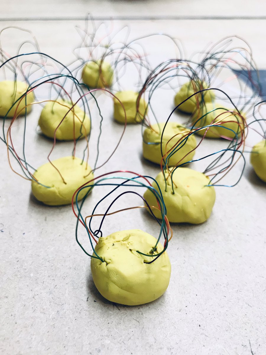 That’s a wrap on colour week! Our Kinders were great colour detectives and loved making their own wonderful and wacky wire rainbows. <a href="/TVDSBKinder/">TVDSBKindergarten</a> <a href="/WSherwoodFox/">WSherwoodFox</a> #lineart #3Dart