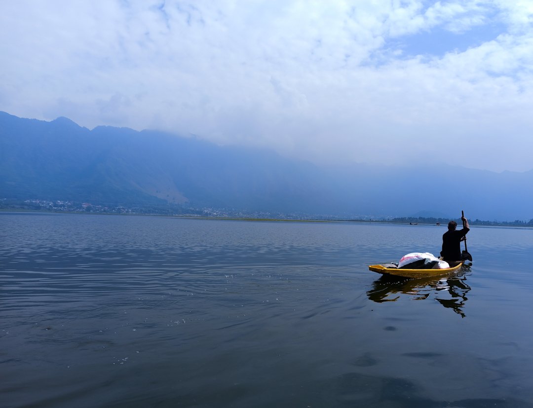 raoufdar7's tweet photo. Dal lake, Kashmir❤ https://t.co/jYH055UIc3