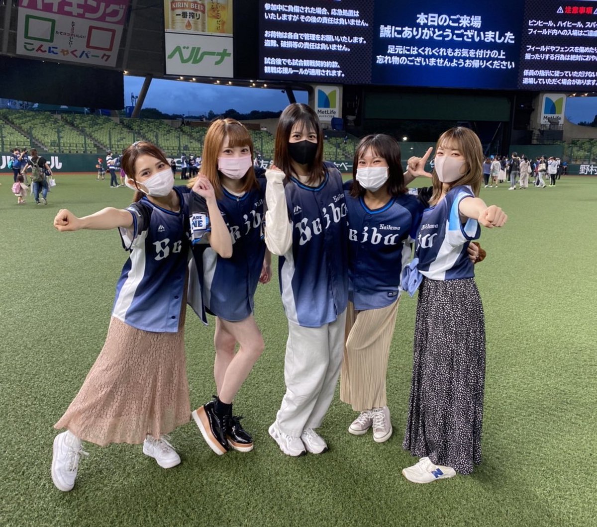 emikerochaaan's tweet photo. 今日は、しいとみずと一緒に行ったのですが、まさかのOG集結🤣💓
あんとまいにも会えて嬉しすぎた😂

共に戦ってきた人たちに会えるのは、パワーチャージされるのです…！🔥

みんな頑張ってるー👏💓
私も頑張るぞっ

そして、みんな相変わらず可愛かったです🥸💓ごちそうさまでした(?) https://t.co/ccbiaClrdm