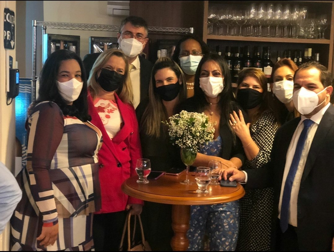AliceCintra_adv's tweet photo. Esse foi só um pedacinho da força e amor pela advocacia que vivemos ontem à noite em Feira de Santana.
Quando propósitos de coração se juntam, as forças se multiplicam em prol de uma OAB mais presente para todos os advogados da Bahia.
#AliceCintra #OAB #OABBA #TôComAnaeTourinho https://t.co/NQkXAuDOcB