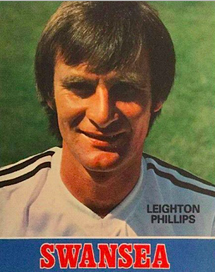 ToshMovie's tweet photo. Tosh's Super Swans birthday alert: LEIGHTON PHILLIPS is 72 today! #Swans #twitterjacks #SWAHUD https://t.co/vjJtV8kDRK