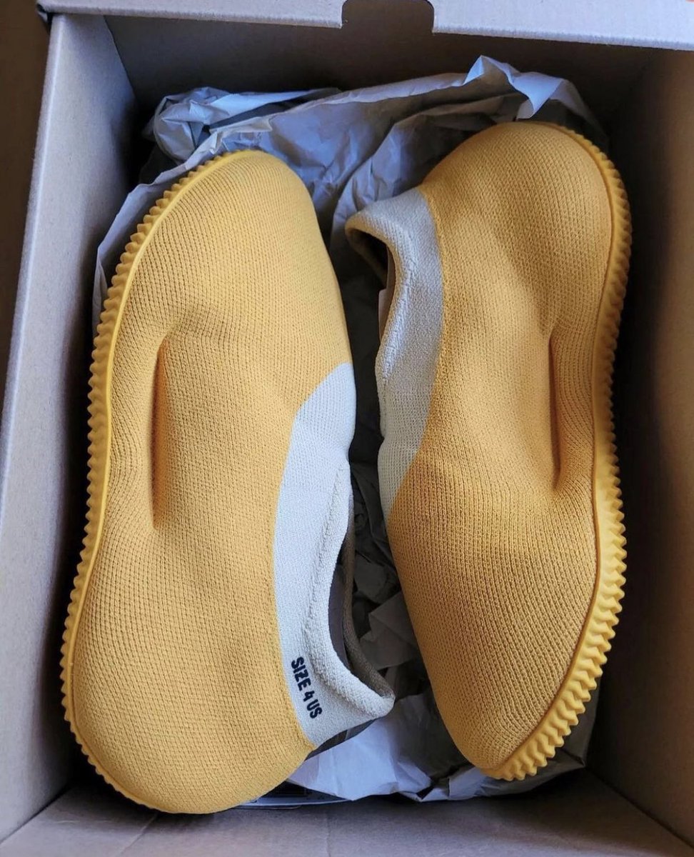 yeezy knit runner 2021