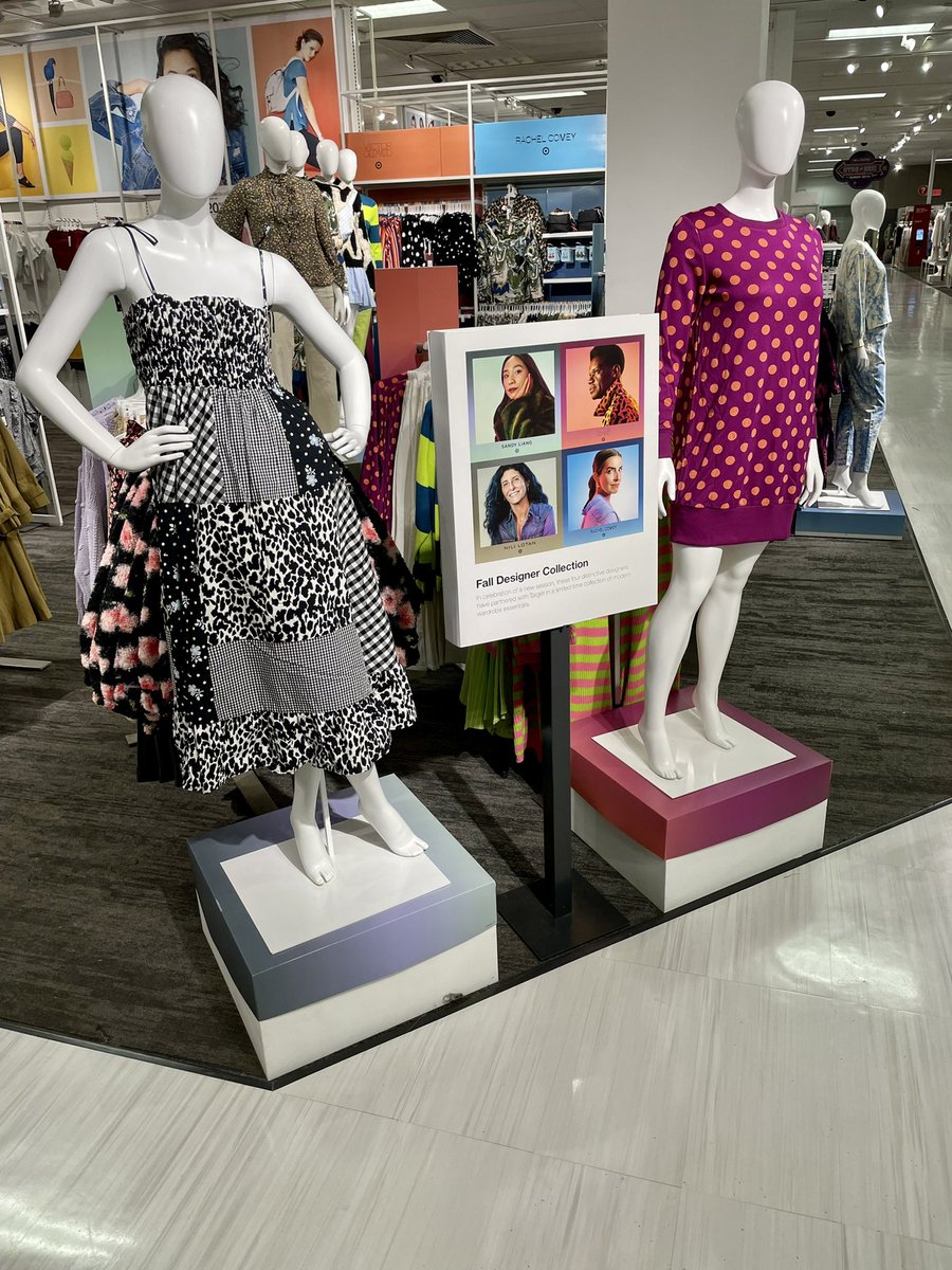 It's time!! The New Fall Designer Collection has hit T1344 and it's so on trend! Check it out while the limited merchandise lasts! Huge recognition to my fellow VM partner Ashley and Style TM Jordy. Also to Atlantic Terminal's new VM in training, Jordan. Shop on!! 👚#visual #vm