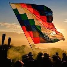 evoespueblo's tweet photo. El agravio a la wiphala es una ofensa no solo al movimiento indígena de Bolivia sino a todos quienes luchan contra el racismo y la discriminación. La wiphala es símbolo de integración y liberación de los pueblos que representa la igualdad, dignidad, diversidad y unidad. https://t.co/xW4HQju1D6