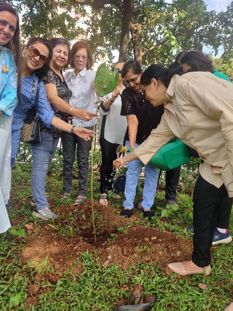nidhic74's tweet image. #womenforenvironment
#Bksforenvironment

Nature is God’s most beautiful creation, &amp;amp; thanks to @Iamrahulkanal for always working towards its protection. On his birthday, the women of @BKScitizengroup  have come together for a plantation drive and percolation pit to save water.