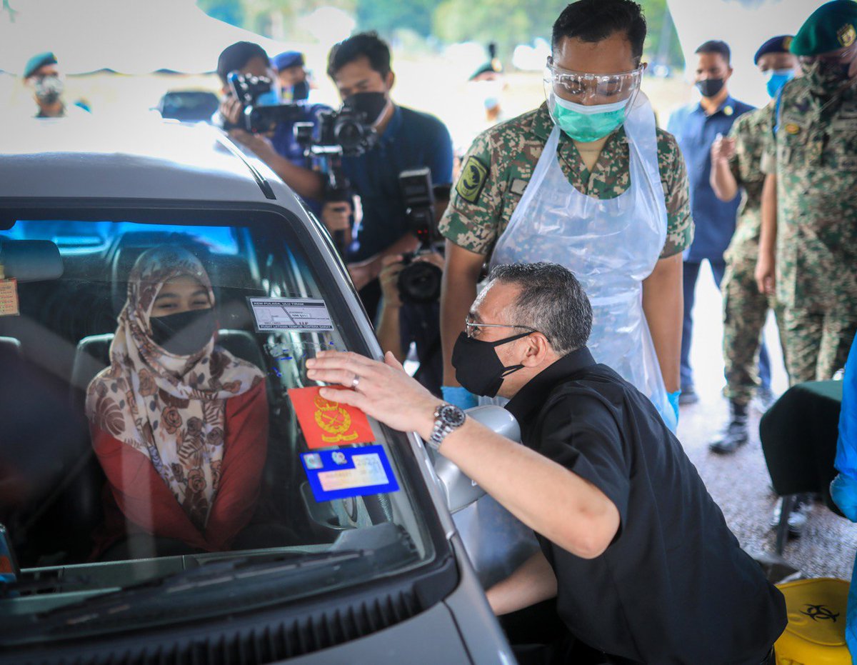 Hishammuddin Hussein On Twitter Turun Ke Kem Ulu Tiram Untuk Pantau Sendiri Pelaksanaan Vaksin Pandu Lalu 372 Remaja Menerima Suntikan Dos Vaksin Pertama Pada Petang Ini Mindefmalaysia Markasatm Akan