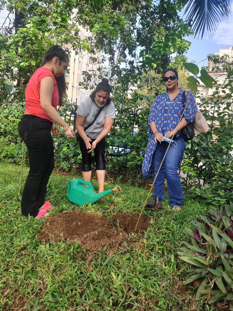 nidhic74's tweet image. #womenforenvironment
#Bksforenvironment

Nature is God’s most beautiful creation, &amp;amp; thanks to @Iamrahulkanal for always working towards its protection. On his birthday, the women of @BKScitizengroup  have come together for a plantation drive and percolation pit to save water.