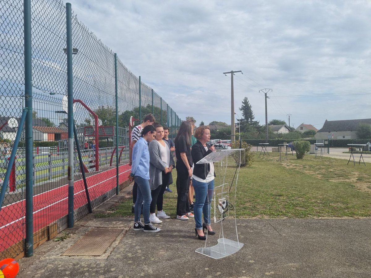 ac_loisier's tweet photo. #Remilly @CD_CotedOr nveaux équipements #périscolaires #sportifs conçus pr & avec jeunes de la commune, impliqués de la conception à la réalisation
1 formidable ex de participation collective + créativité
1 nvelle façon de concevoir les investissts publics👍👏 @LudovicRochette https://t.co/x443FfxZix