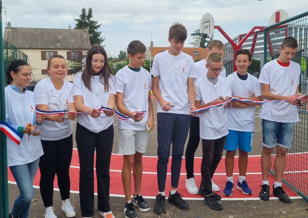 ac_loisier's tweet photo. #Remilly @CD_CotedOr nveaux équipements #périscolaires #sportifs conçus pr & avec jeunes de la commune, impliqués de la conception à la réalisation
1 formidable ex de participation collective + créativité
1 nvelle façon de concevoir les investissts publics👍👏 @LudovicRochette https://t.co/x443FfxZix