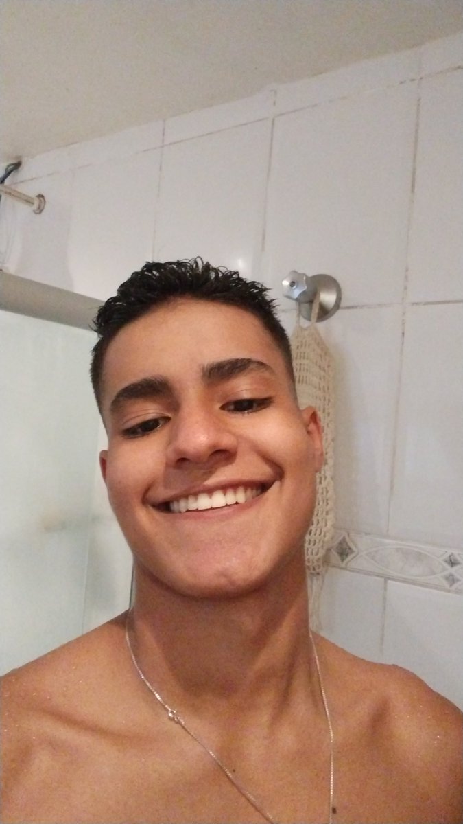 ArthurFranks18's tweet photo. Pós banho msm só pra tem alguma coisa aqui 🙂 https://t.co/llHbdPBgnA