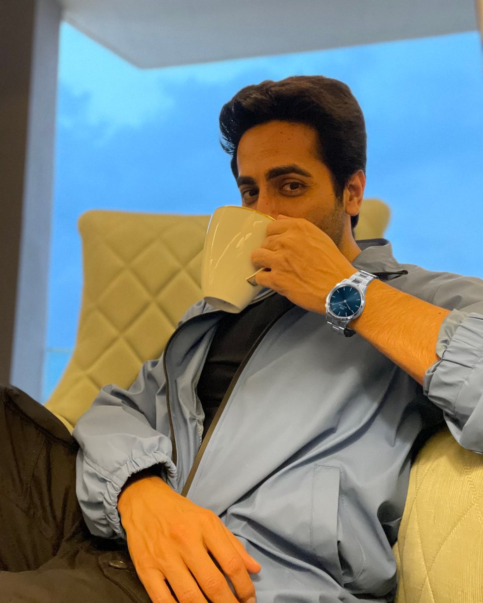 ayushmannk's tweet photo. Coffee and Conversations ✨
Say hello to the new Iconic Link Arctic watch from @itisDW 💙 The striking blue is both classic and daring, the perfect addition to my collection.
Now available at https://t.co/PADbv6rvGO
#danielwellington #DWincolor #ad https://t.co/WmsKwX3RS0