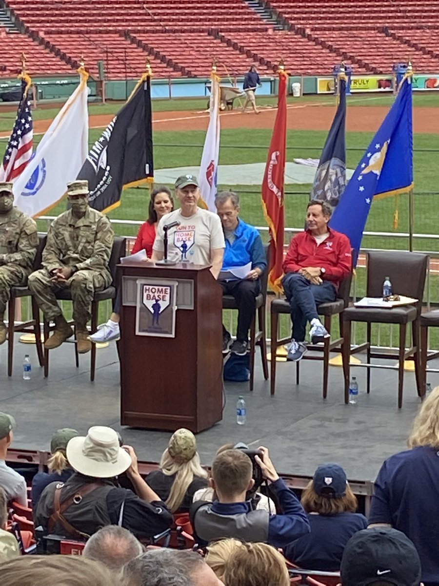 Esheehy710's tweet photo. @KremerWes kicks off #rthb @fenwaypark with some powerful remarks about the life changing  work that @homebaseprogram does for veterans. Looking forward to a great run! @RaytheonTech @RaytheonDefense https://t.co/QvebjqfFAW