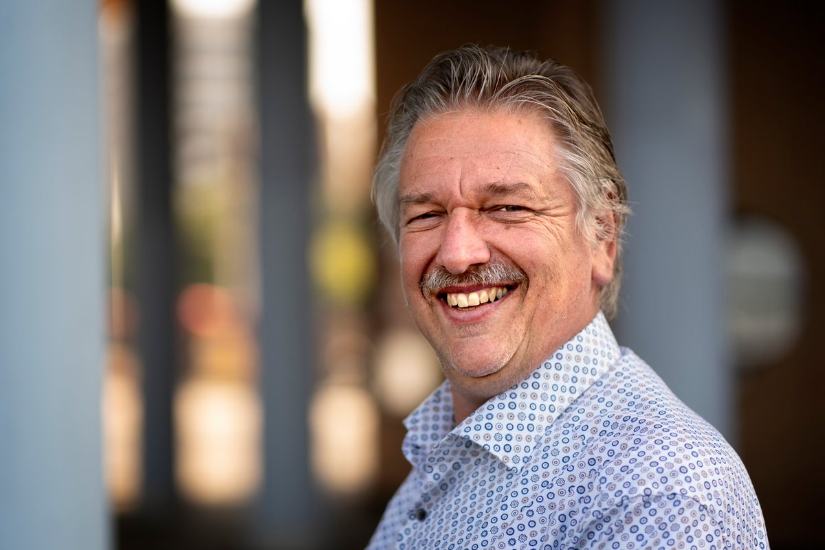 MinBZK's tweet photo. De Nederlandse Gebarentaal is sinds 1 juli 2021 officieel erkend. Benny Elferink en Frouke van Winsum vertellen waarom die erkenning zo belangrijk is en wat dit voor mensen betekent. ⤵️
https://t.co/SN4TbJ6E5H  
#WereldDovenDag #WDD2021 #Gebarentaal https://t.co/UJbC778bvN