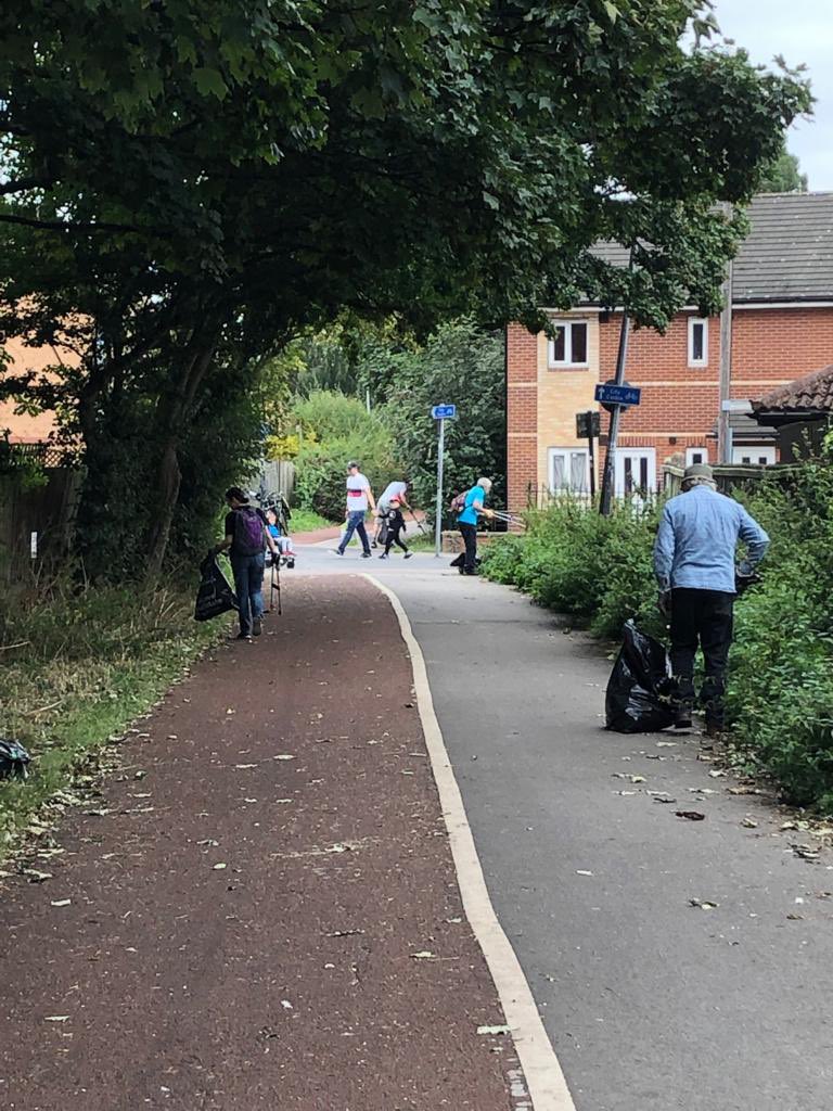 FoEHull's tweet photo. Delighted to help @greencorridorHU #litter pick Duesberry St to Stepney this morning. They’re doing some amazing things along this beautiful #ActiveTravel corridor to create a natural haven and urban sanctuary #TheGreatBigGreenWeek #LeftForNature @GOSHNetwork @Hullccnews https://t.co/82EP2QgMe3