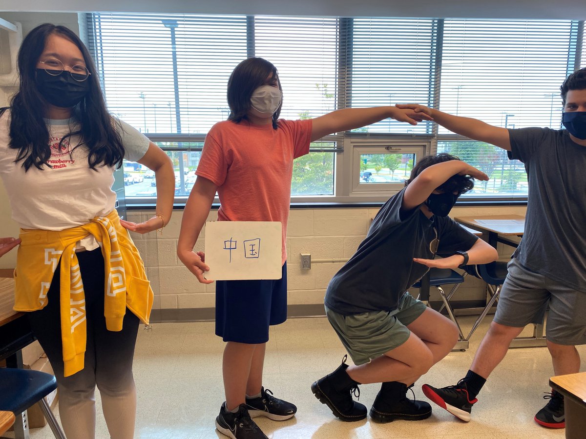 Chinese_Edison's tweet photo. Level 2 students are very creative! They reviewed vocab and acted out the characters. I believe they will remember the characters forever. The activity idea is from the PD reading “ Hacking Classroom Management” @monica_bentley1 @EdisonHSEagles https://t.co/tfkj9BxFZG