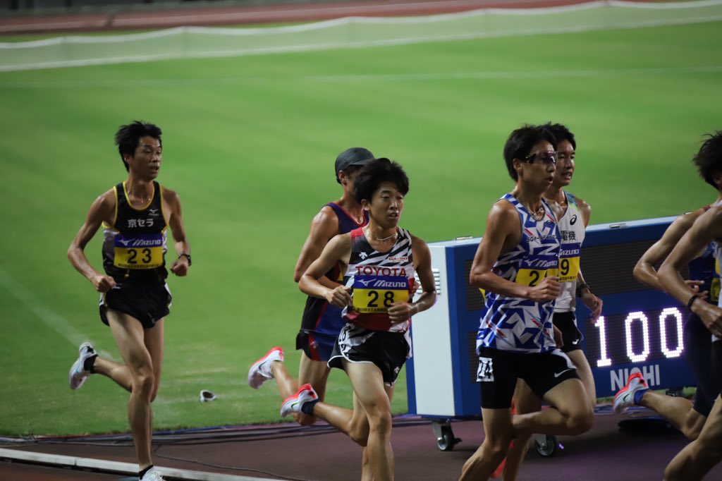 toyota_rikucho's tweet photo. 【大会速報】
9/26(土)第69回全日本実業団対抗陸上競技選手権大会
2組決勝
5位 #山藤篤司 28分48秒69
3組決勝
17位 #西山和弥 29分54秒49
ご声援ありがとうございました😊📣
#日本実業団陸上69th
#勝利の瞬間を見逃すな
#VICTORYMOMENT
#BETHECHAMP
#トヨタ自動車陸上長距離部 https://t.co/tSnOg18cPg